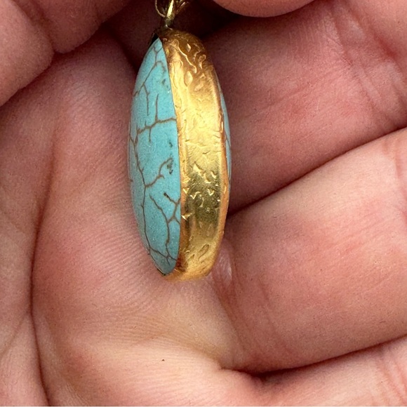 Vintage Style Gold Tone Turquoise Look Howlite Oval Pendant Necklace 17.5” - Picture 3 of 5